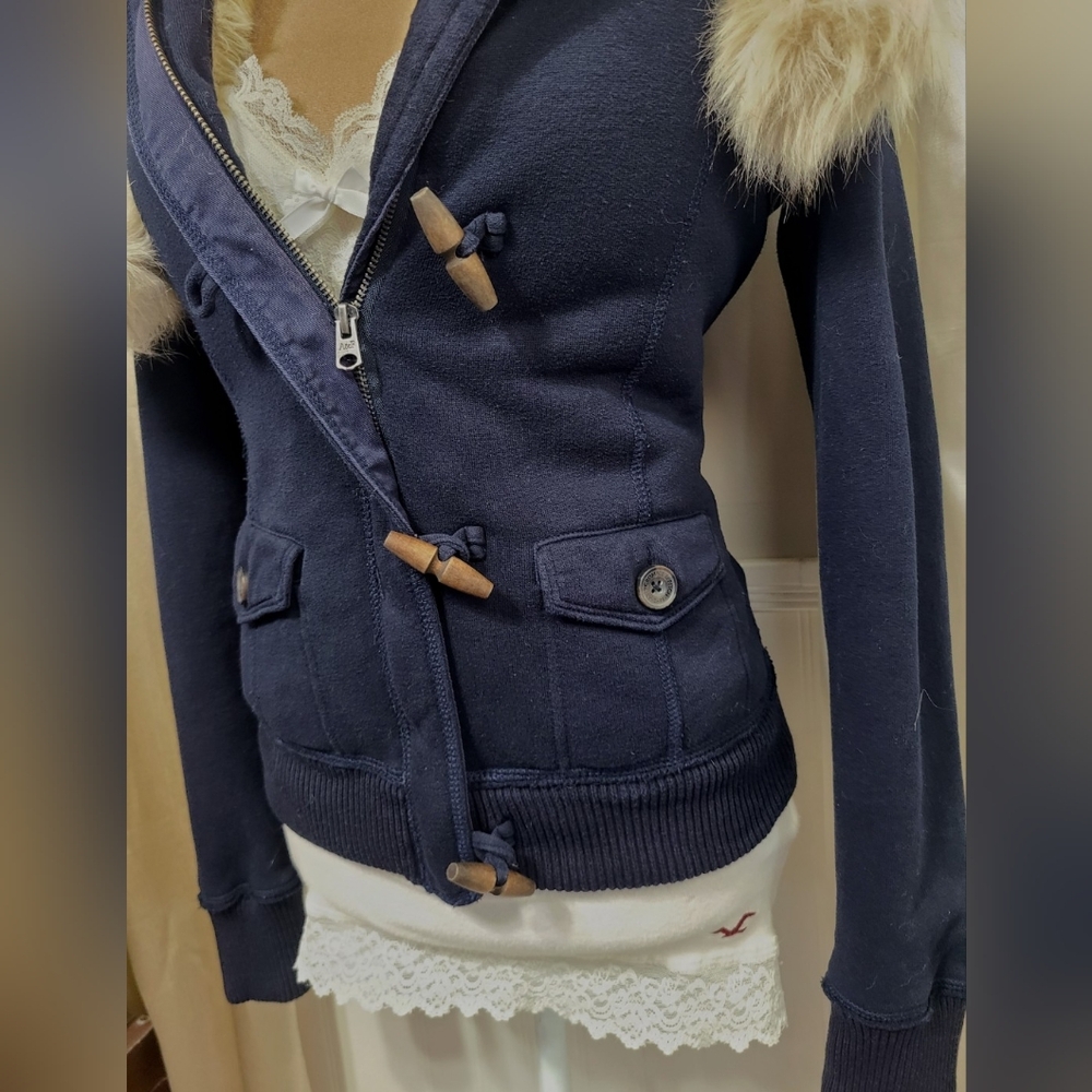 ♡ Y2K ♡ Abercrombie & Fitch Navy Hooded Toggle Pompom Jacket with Faux-Fur Trim - Picture 11 of 12